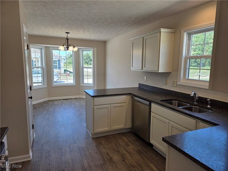 157 Stonecrest Trail, Elyria, OH 44035 Photo 6