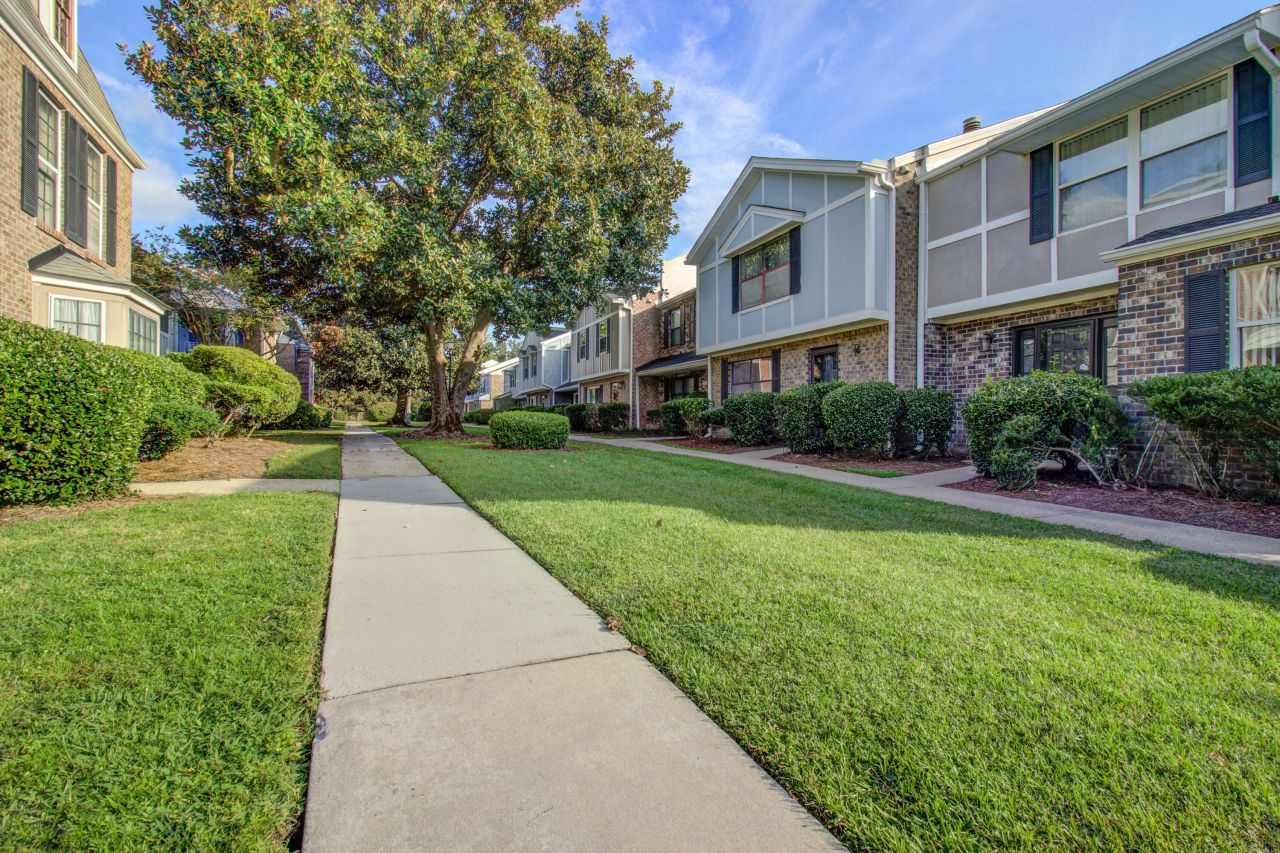 2932 Cathedral Lane Photo 4