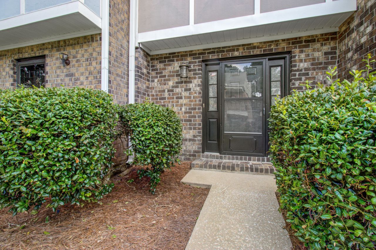 2932 Cathedral Lane Photo 5