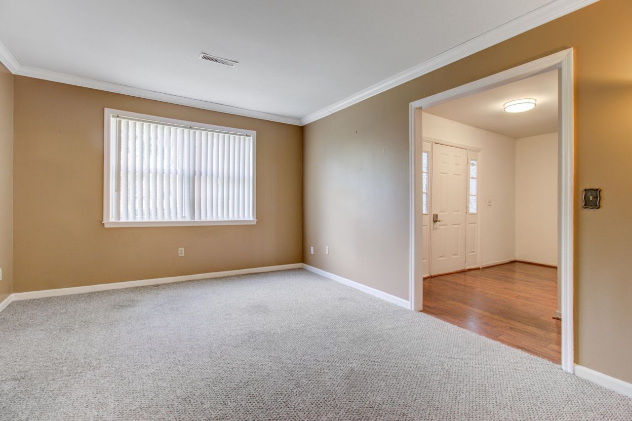 2932 Cathedral Lane Photo 8