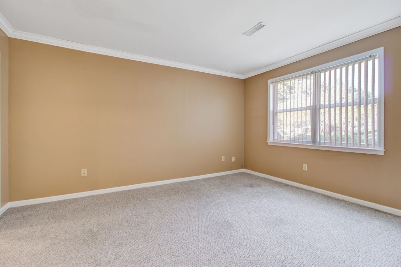 2932 Cathedral Lane Photo 9