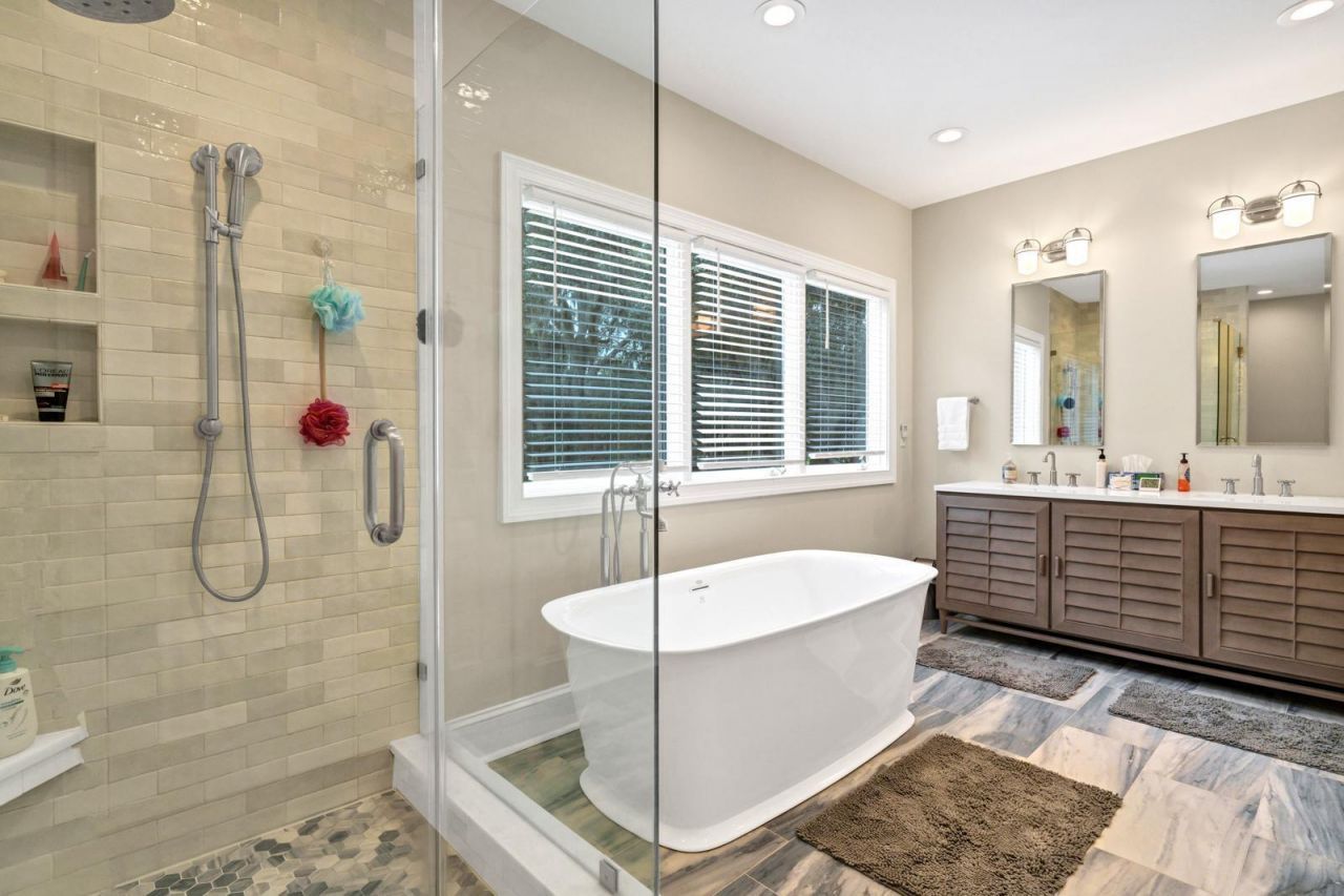 7805 Russell Creek Road Photo 10