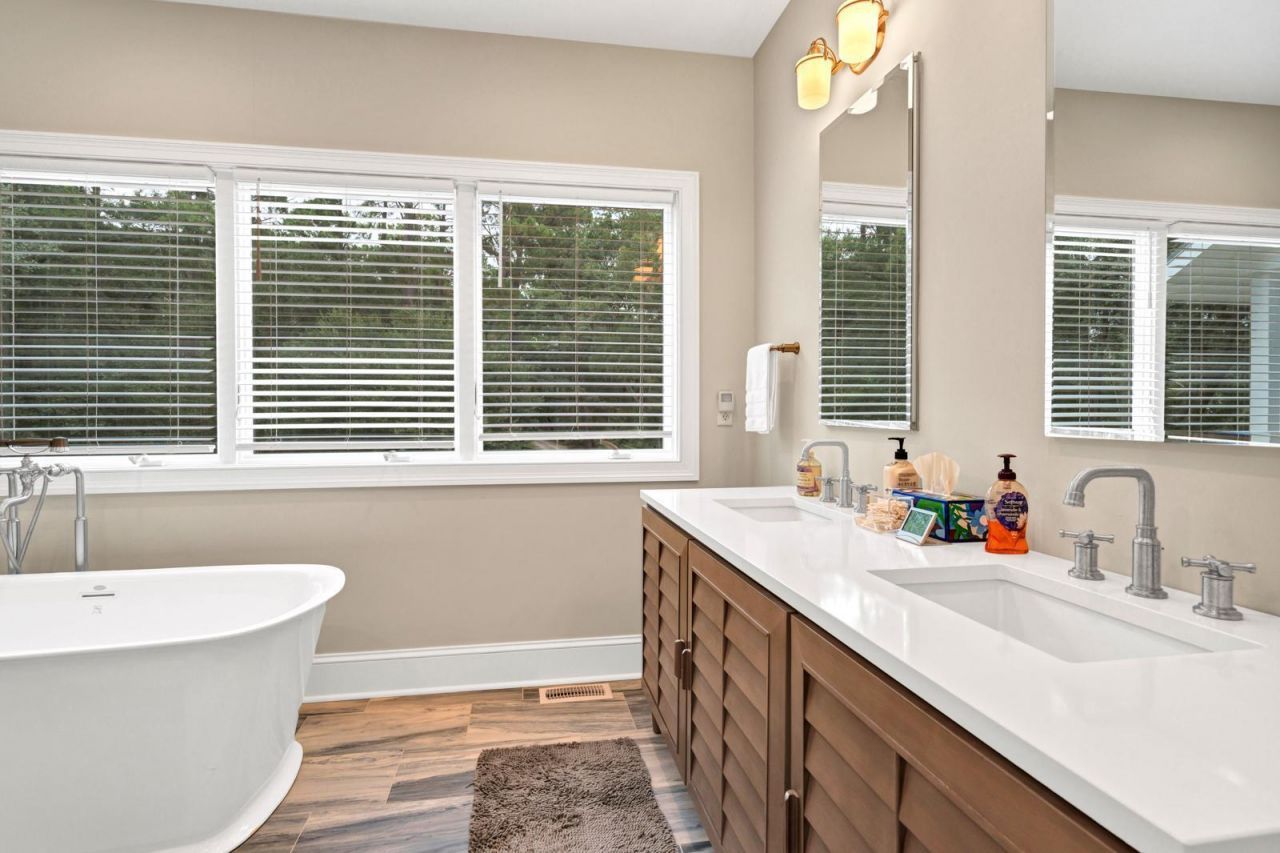 7805 Russell Creek Road Photo 11