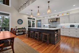 7805 Russell Creek Road photo 4