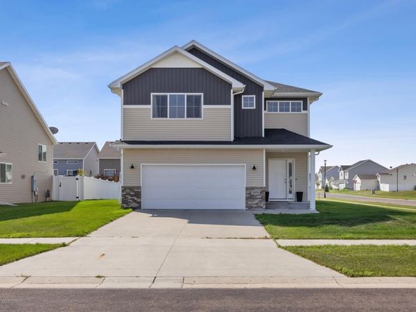 5894 58th Avenue S, Fargo, ND 58104