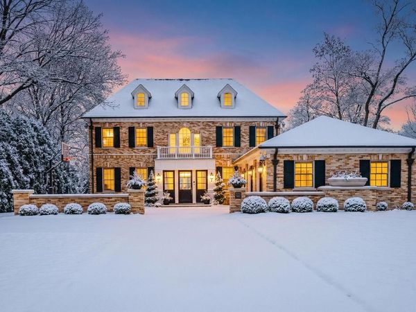 6920 N Barnett LANE, Fox Point, WI 53217