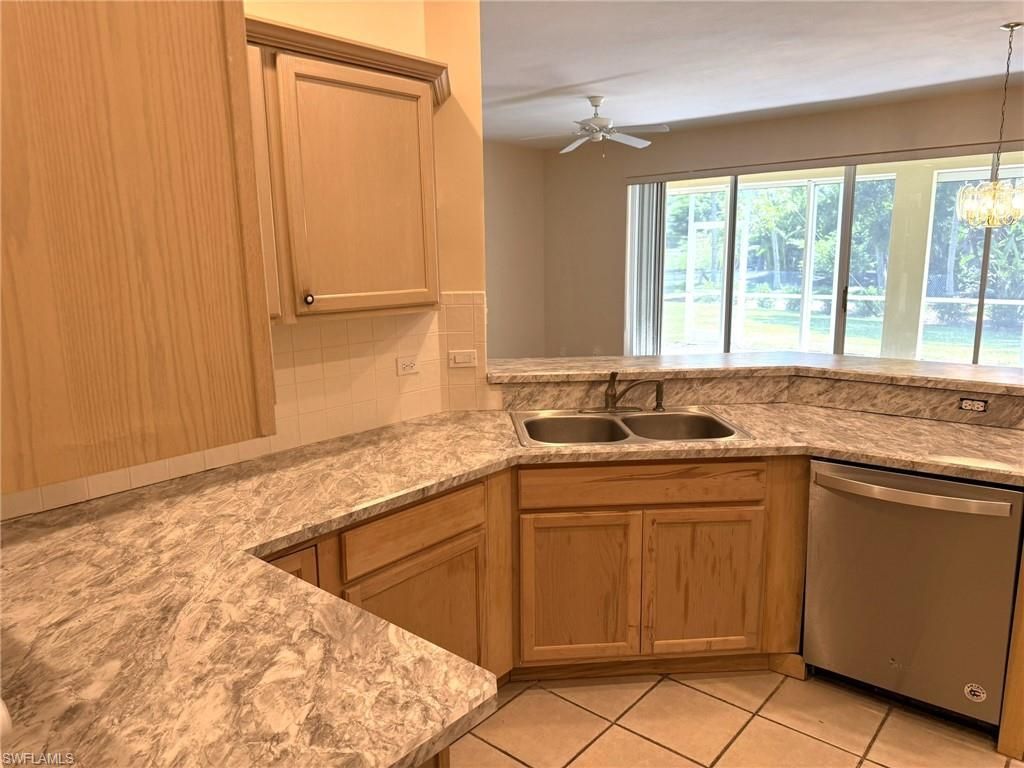 8853 Middlebrook Dr, Fort Myers, FL 33908 Photo