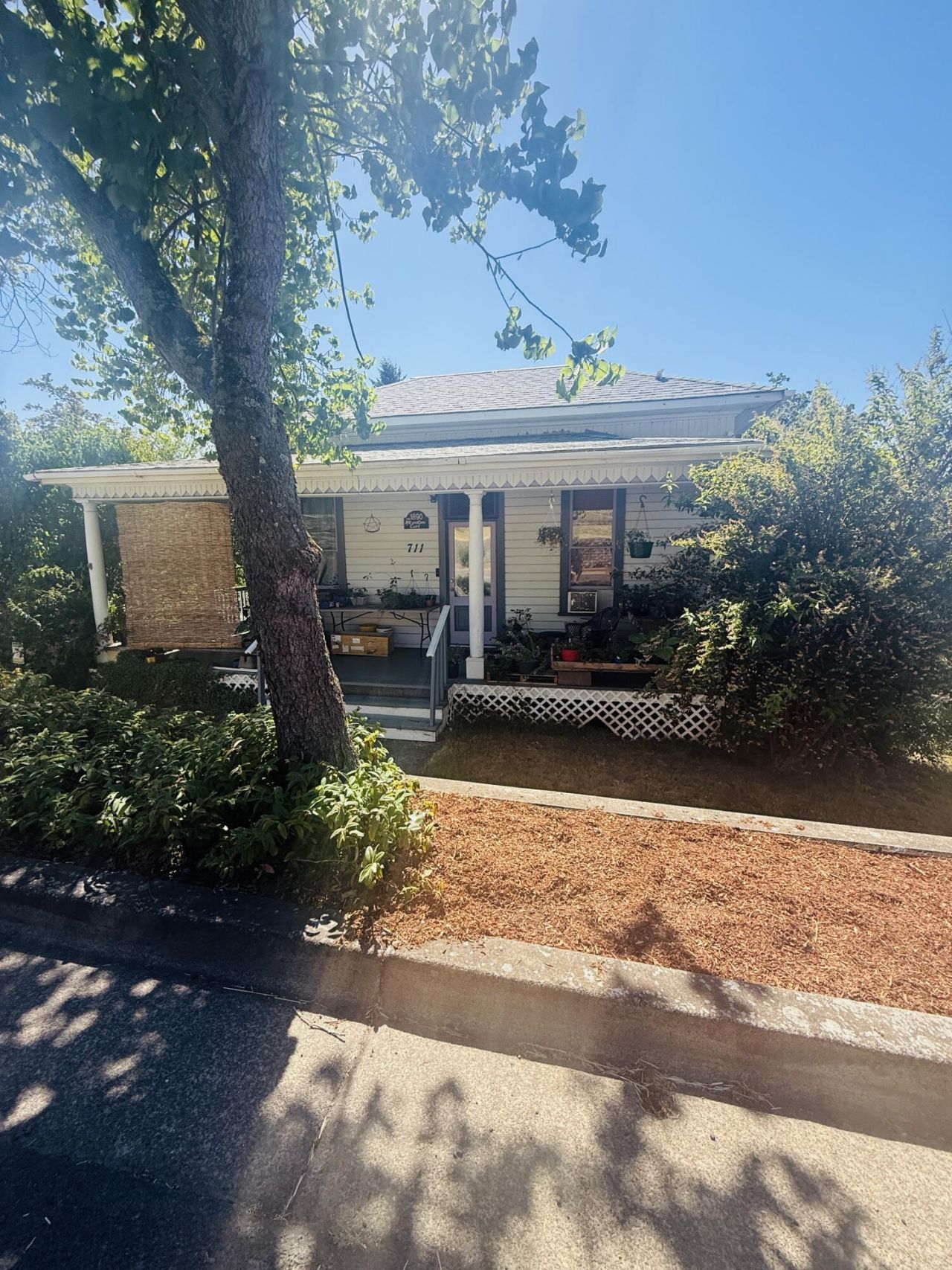 711 N Main Street, Brownsville, OR 97327 Main Photo