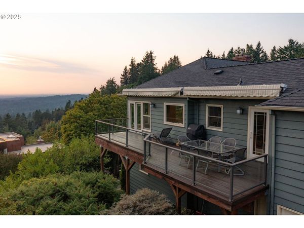 3250 SW DONNER WAY CT, Portland, OR 97239