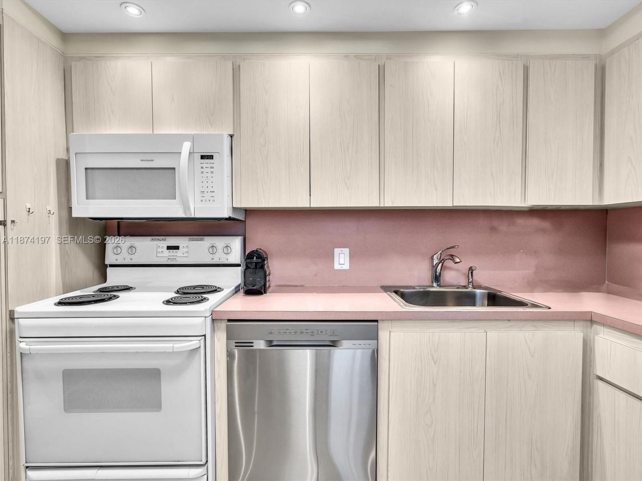 20400 W Country Club Dr, Unit 605, Aventura, FL 33180 Photo