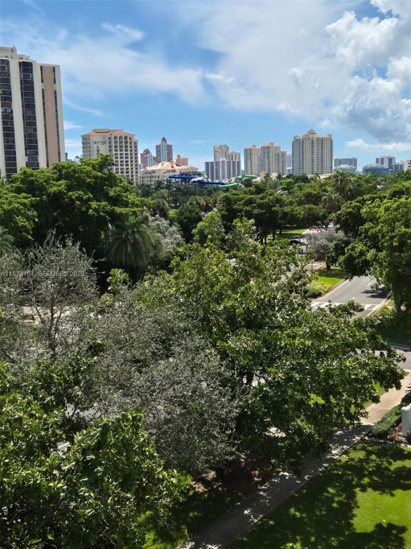 20400 W Country Club Dr, Unit 605, Aventura, FL 33180 Photo