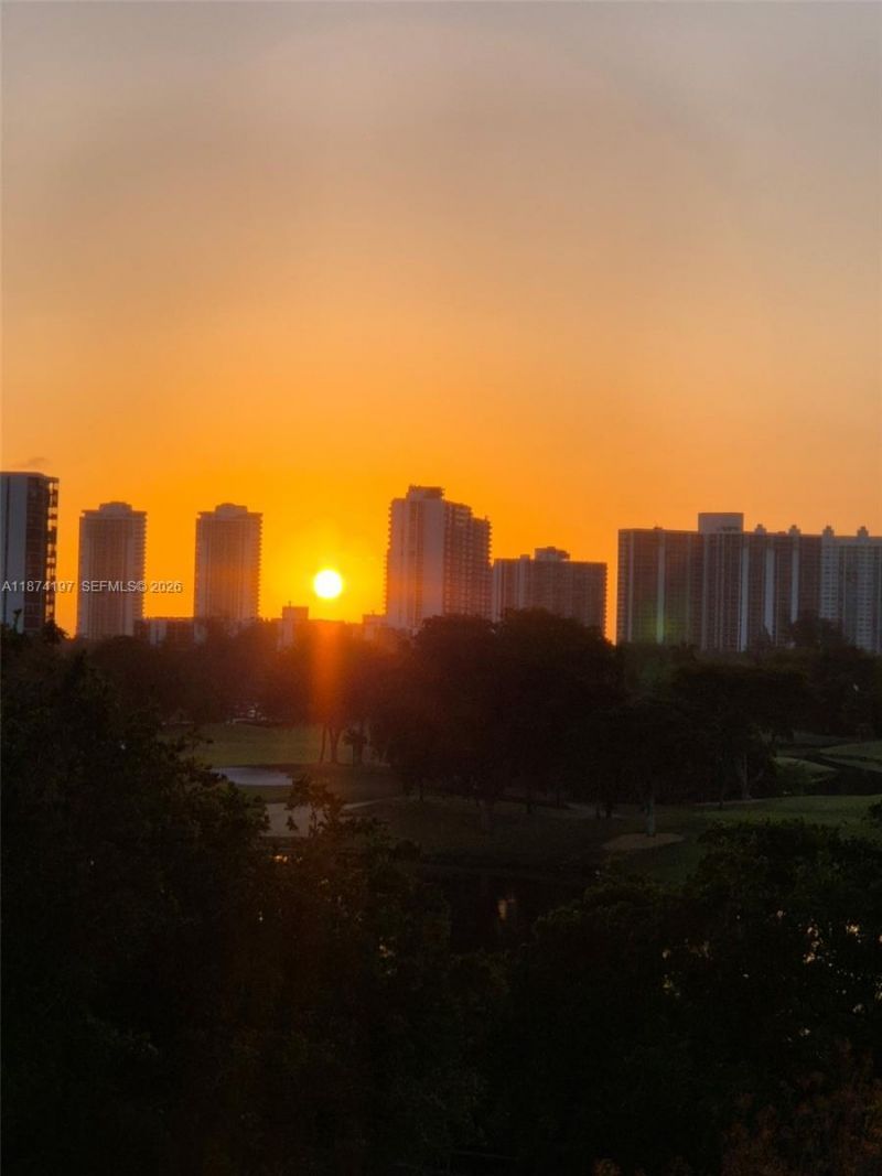 20400 W Country Club Dr, Unit 605, Aventura, FL 33180 Photo