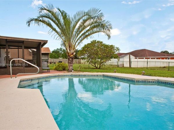 458 SE Doat St, Port St. Lucie, FL 34983