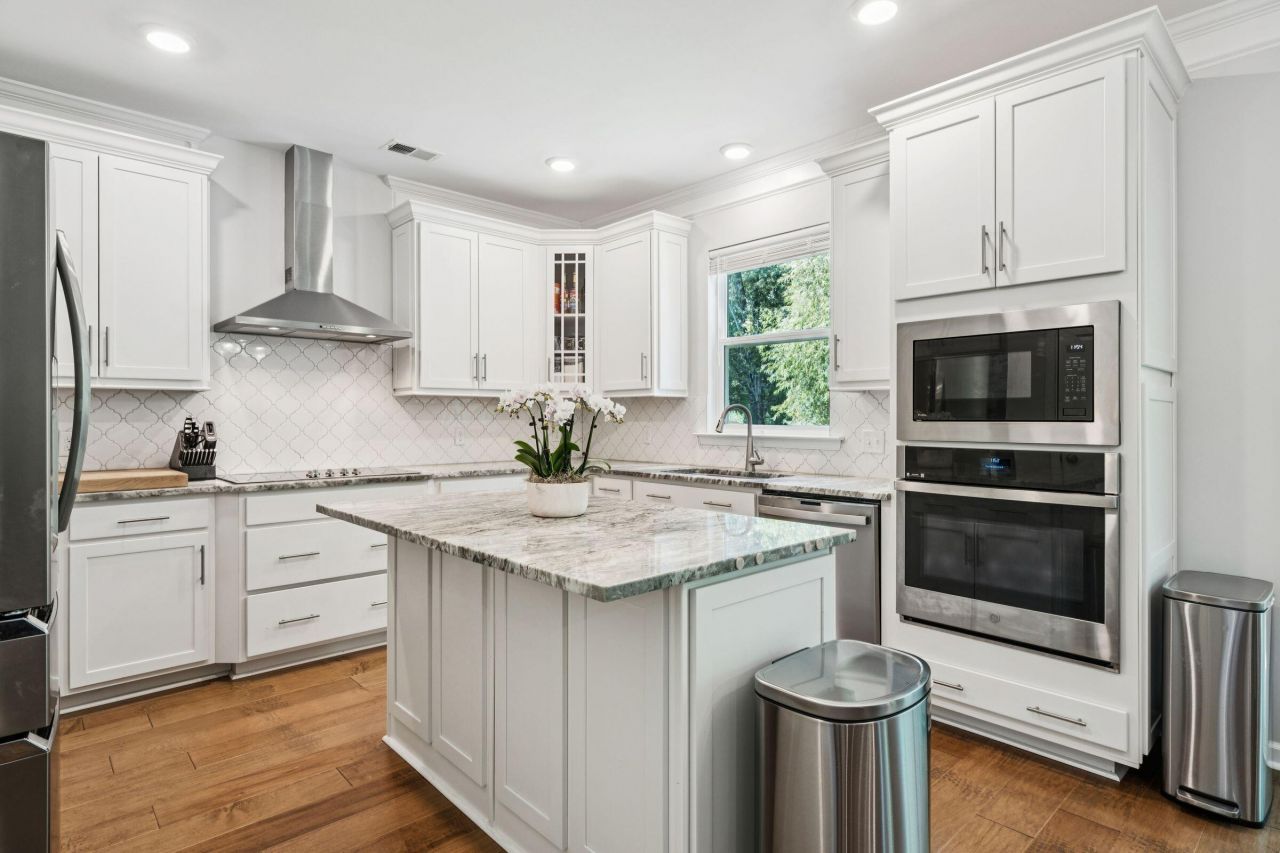 8809 Citronella Way Photo 3