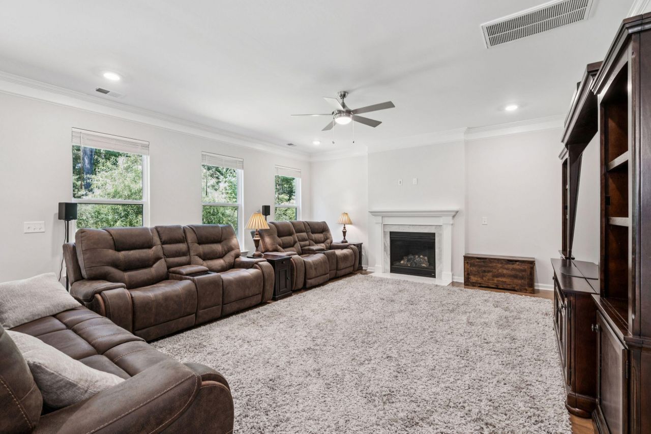 8809 Citronella Way Photo 4