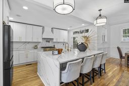 1731 Maplewood Drive photo 4