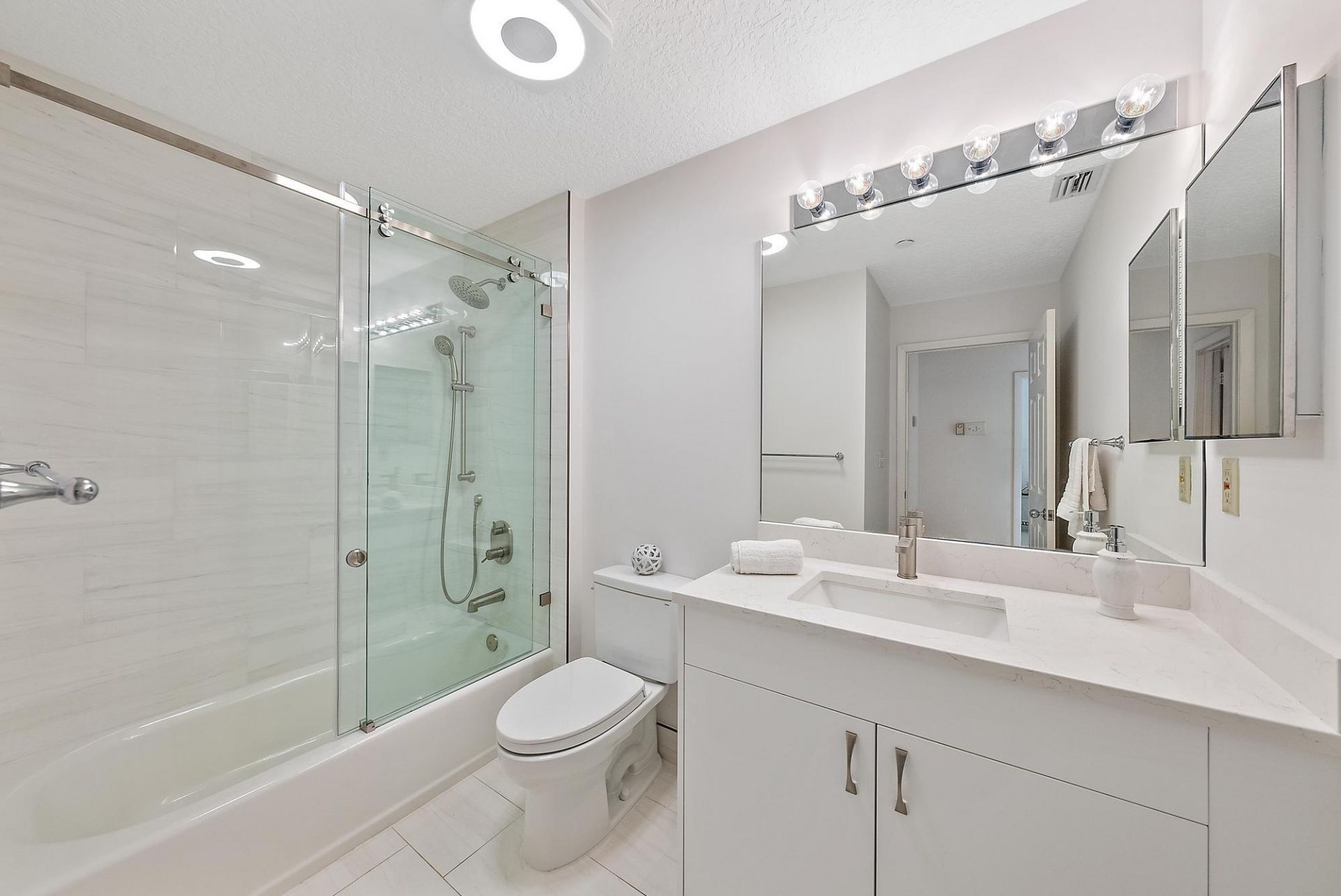 811 Oak Harbour Drive, Juno Beach, FL 33408 Photo