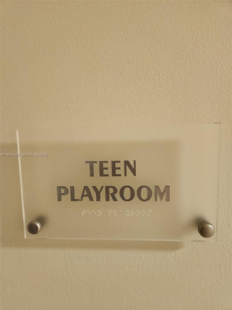 4779 Collins Ave, Unit 1804 STRG, Miami Beach, FL 33140 Photo