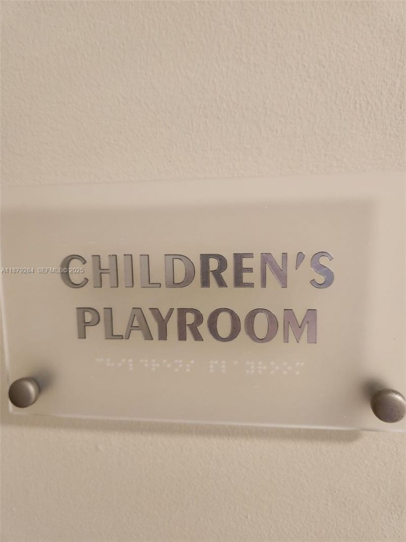 4779 Collins Ave, Unit 1804 STRG, Miami Beach, FL 33140 Photo