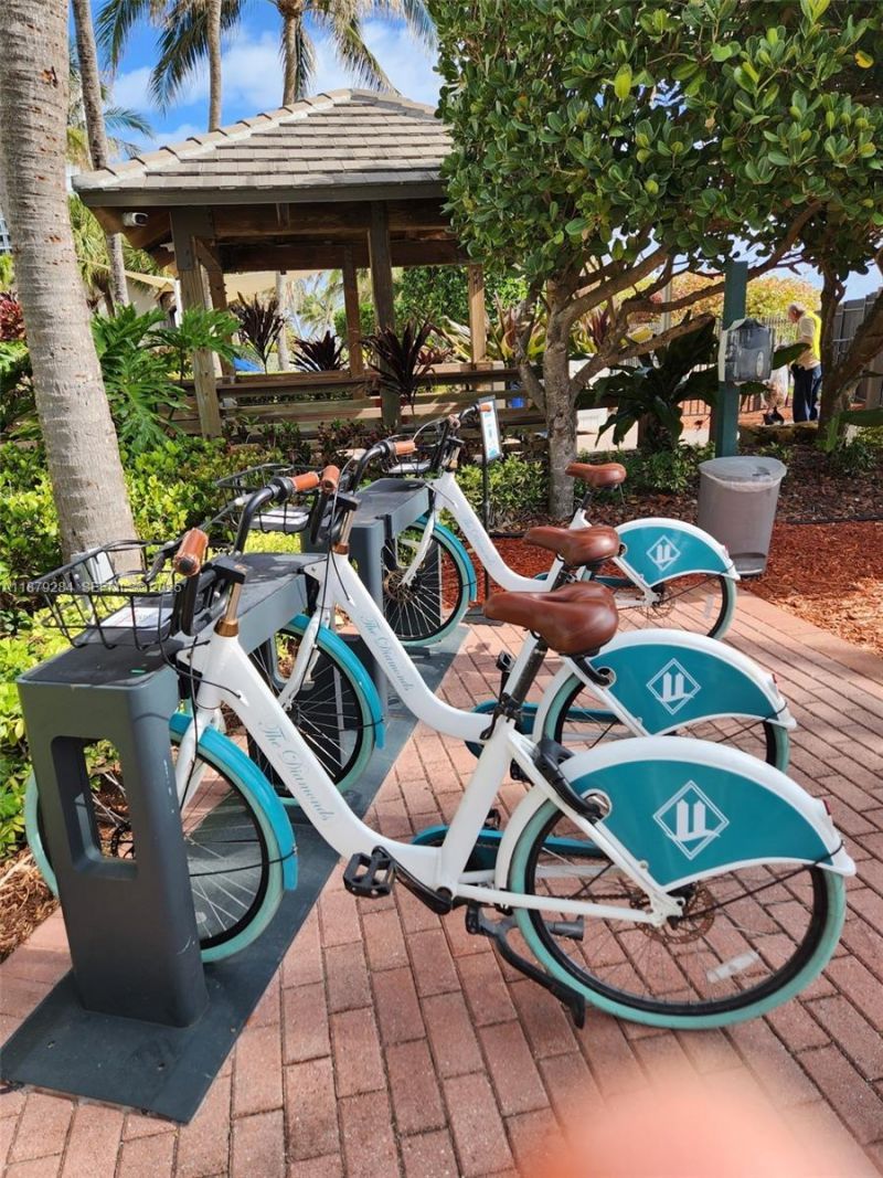 4779 Collins Ave, Unit 1804 STRG, Miami Beach, FL 33140 Photo