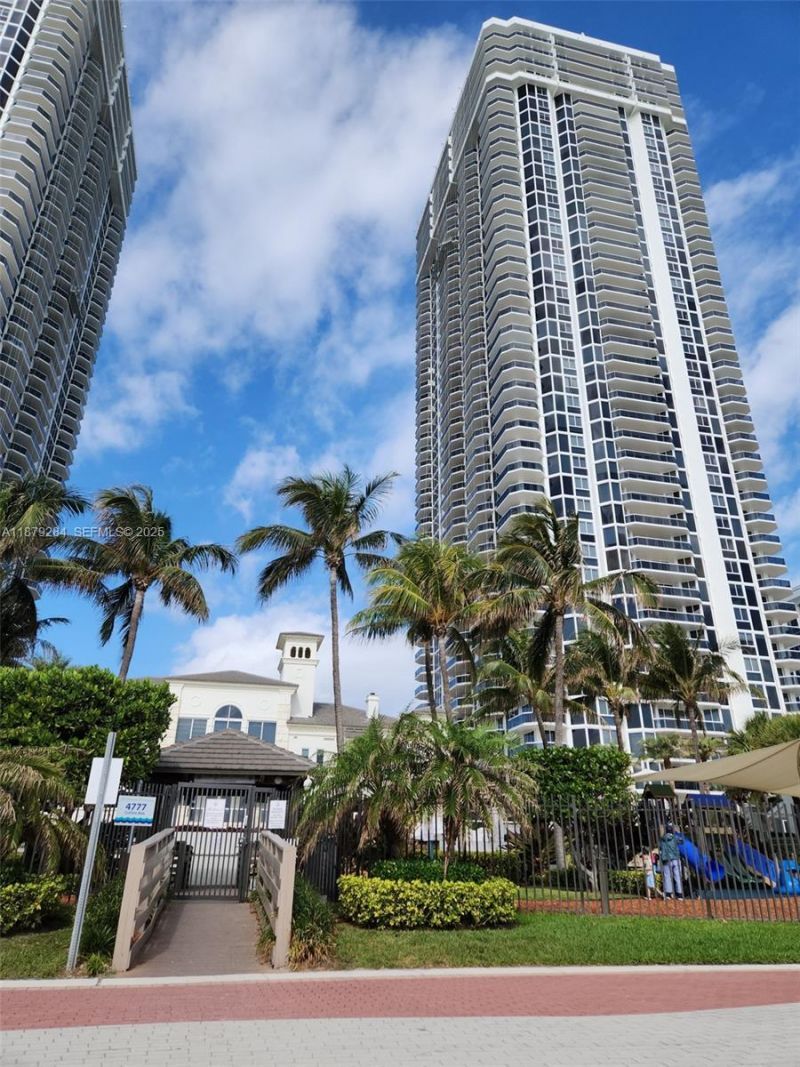 4779 Collins Ave, Unit 1804 STRG, Miami Beach, FL 33140 Photo