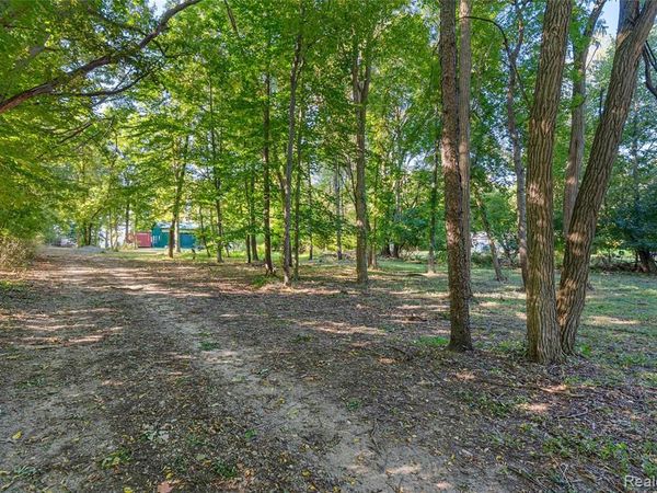 3456 E Pierson Road , Flint, MI 48506