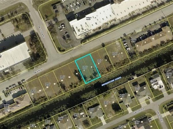 910 SW 4th ST, CAPE CORAL, FL 33991