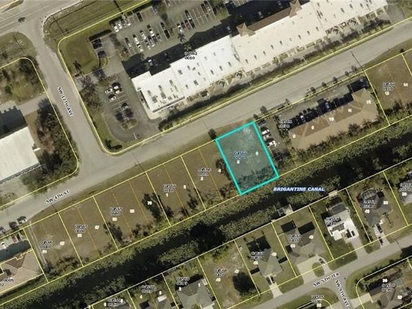 902 SW 4th ST, CAPE CORAL, FL 33991