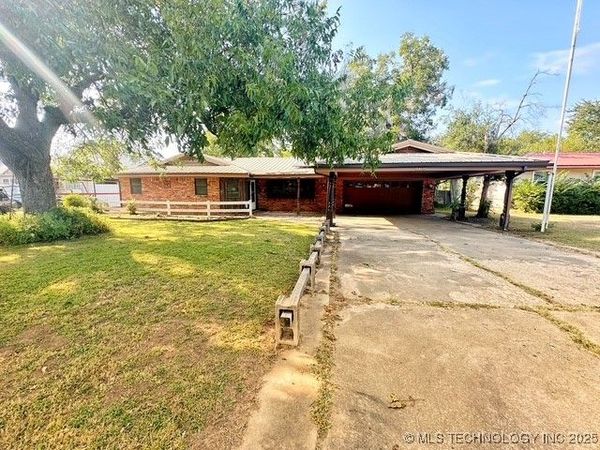 808 N Burns, Holdenville, OK 74848