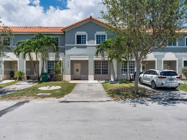 9135 SW 203rd Ter, Cutler Bay, FL 33189