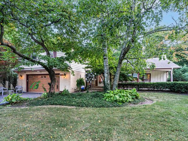 32381 N Forest Drive, Grayslake, IL 60030