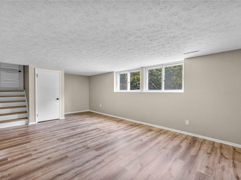 501 Button Road, Bedford, OH 44146 Photo 25