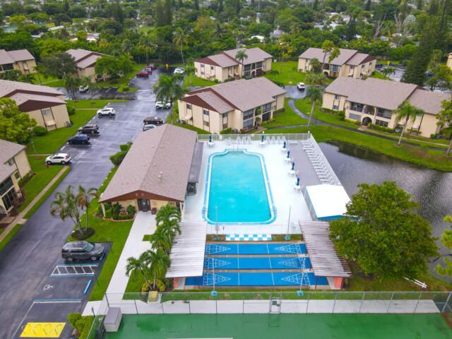 319 Pine Ridge Circle, Unit B1, Greenacres, FL 33463 Photo