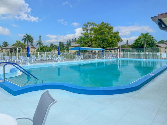 319 Pine Ridge Circle, Unit B1, Greenacres, FL 33463 Photo