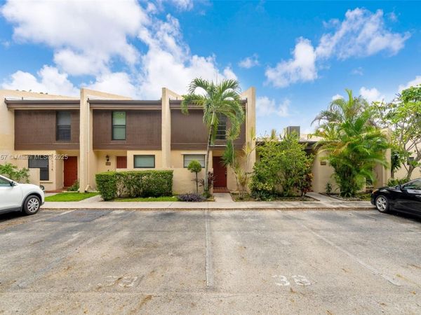 1161 NW 99th Ter, Unit 38, Pembroke Pines, FL 33024