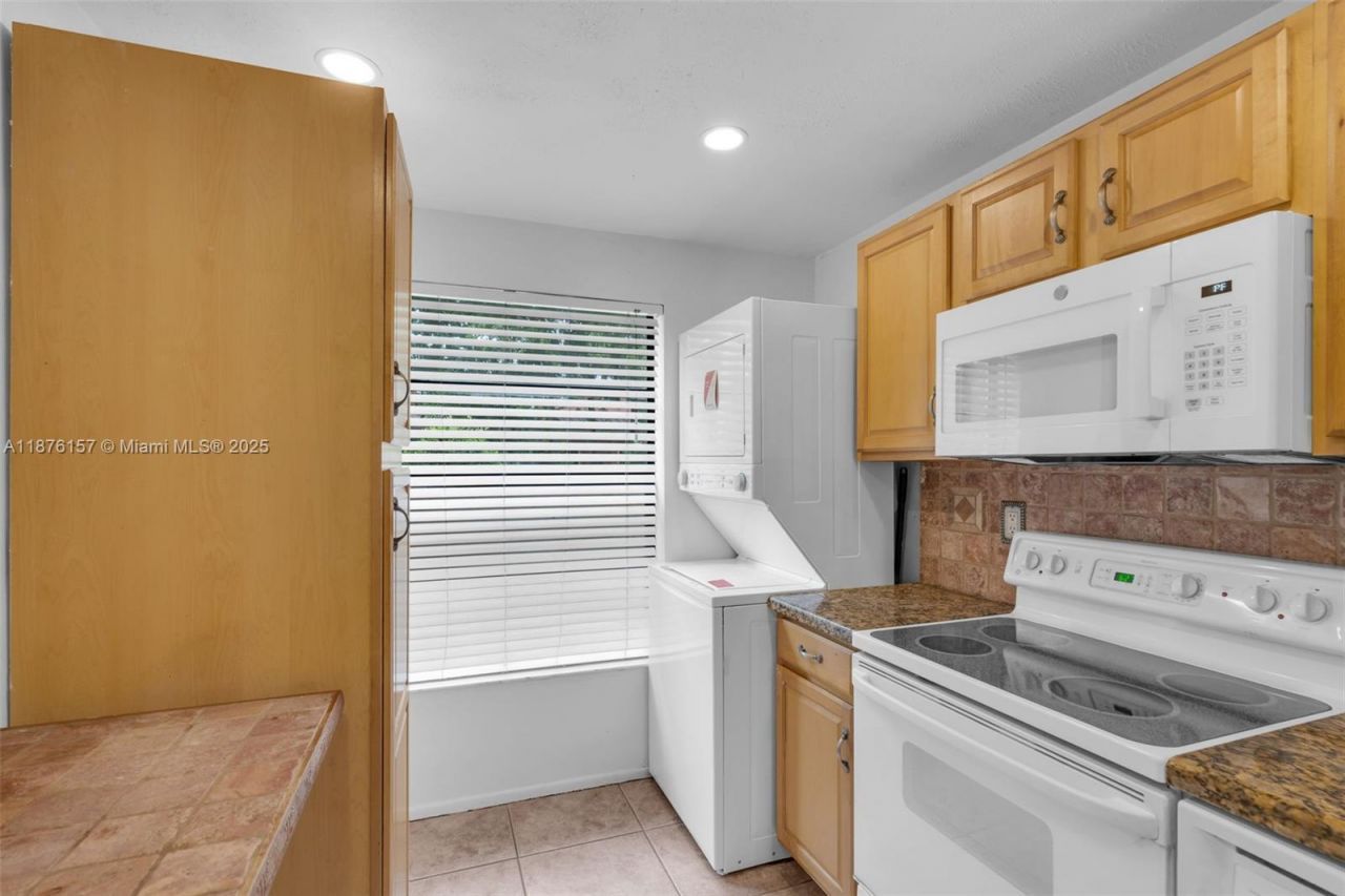 1161 NW 99th Ter, Unit 38, Pembroke Pines, FL 33024 Photo