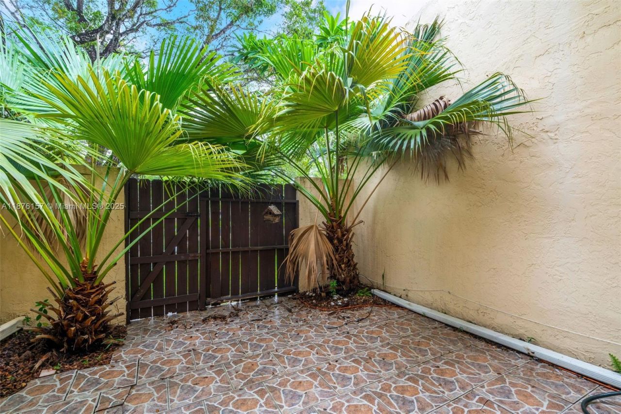 1161 NW 99th Ter, Unit 38, Pembroke Pines, FL 33024 Photo