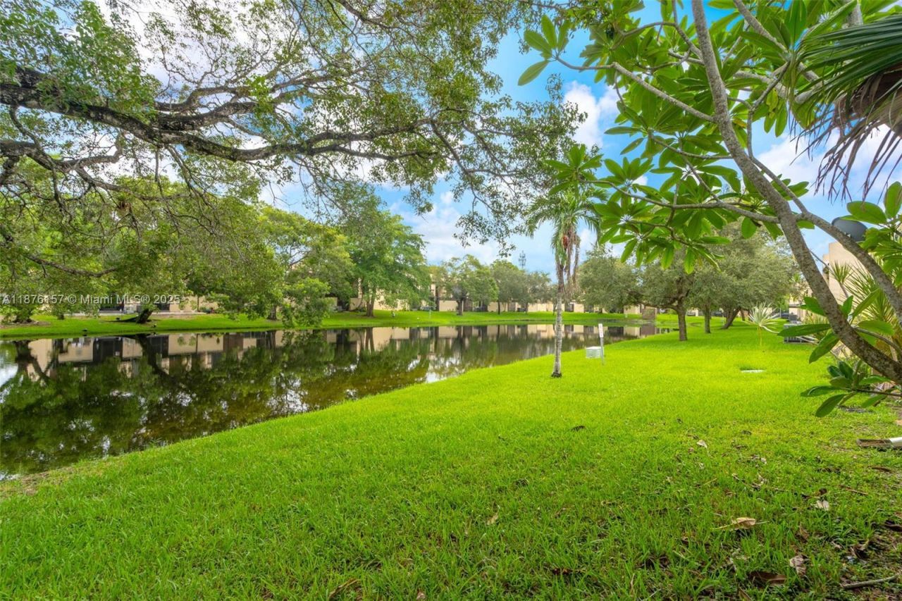 1161 NW 99th Ter, Unit 38, Pembroke Pines, FL 33024 Photo