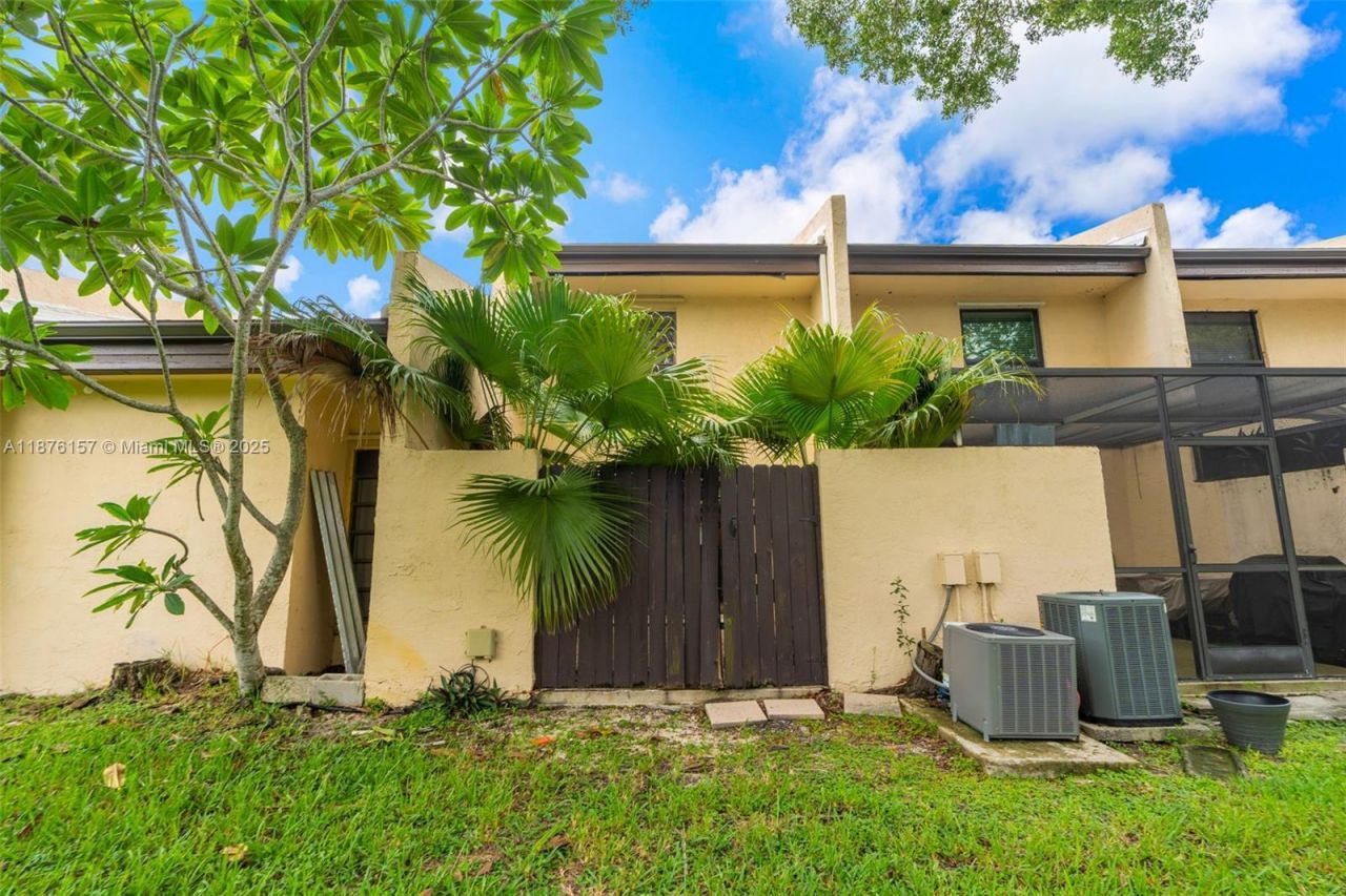 1161 NW 99th Ter, Unit 38, Pembroke Pines, FL 33024 Photo