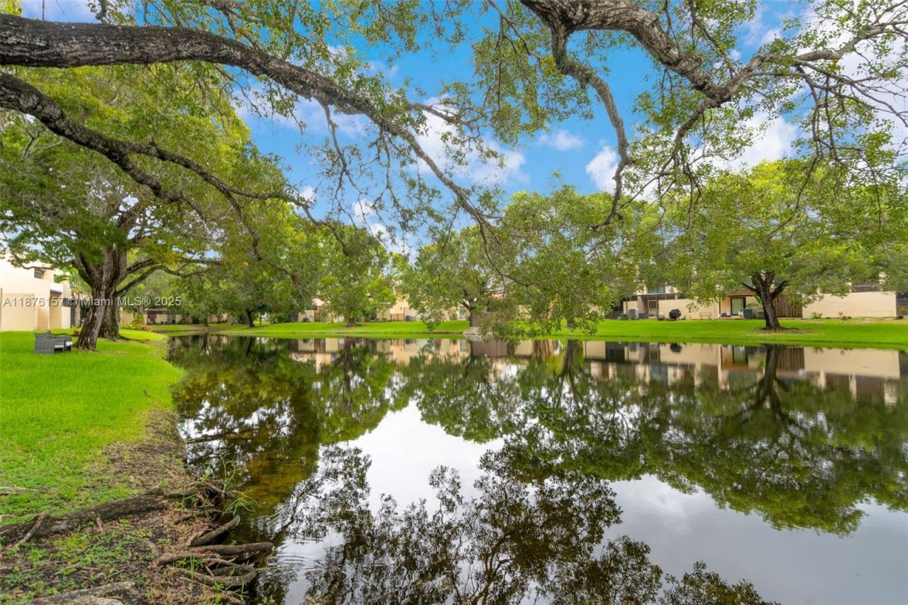 1161 NW 99th Ter, Unit 38, Pembroke Pines, FL 33024 Photo