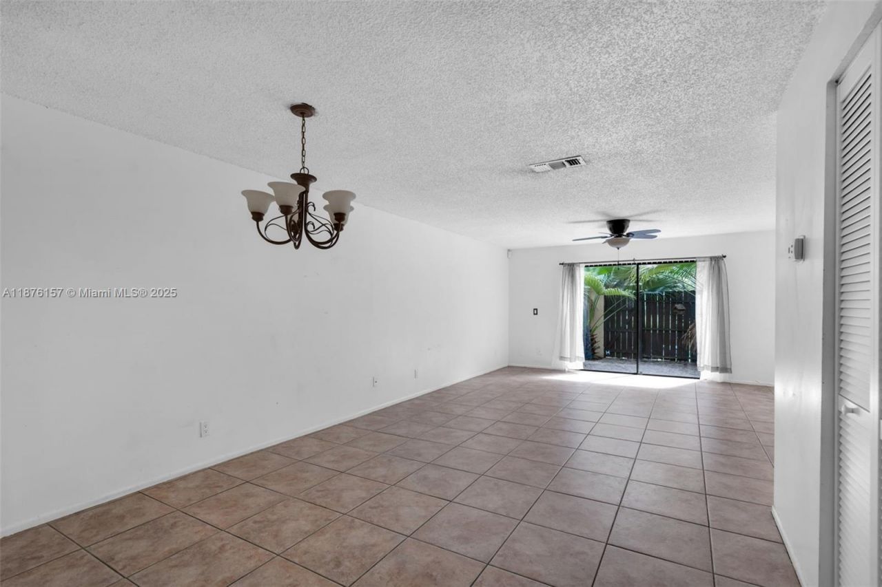 1161 NW 99th Ter, Unit 38, Pembroke Pines, FL 33024 Photo