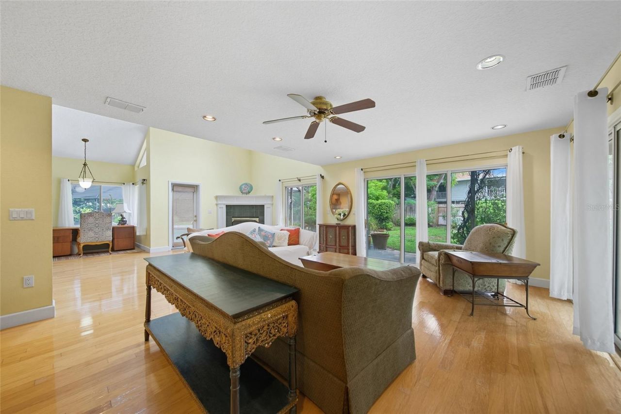 15507 N Himes Avenue, Tampa, FL 33618 Photo