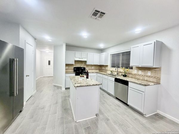 5807 BARTON HOLLOW, San Antonio, TX 78249