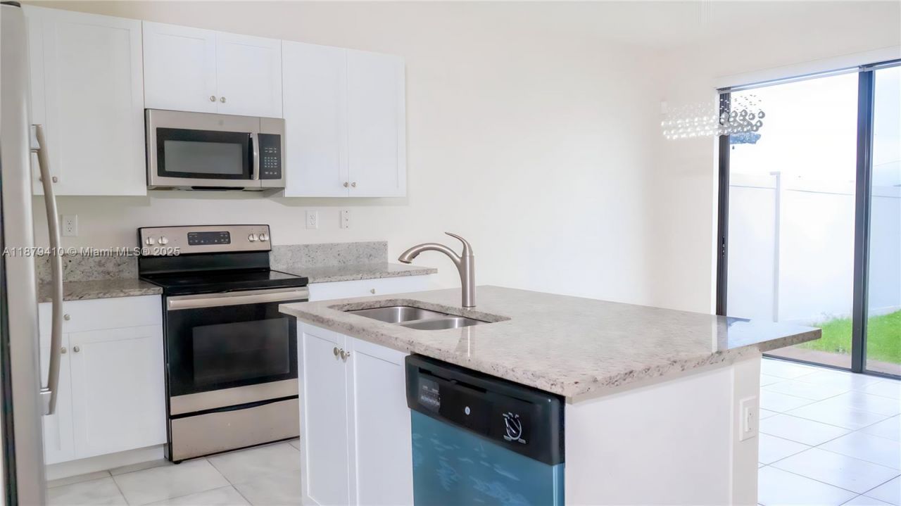 3343 W 100th Ter, Hialeah, FL 33018 Photo