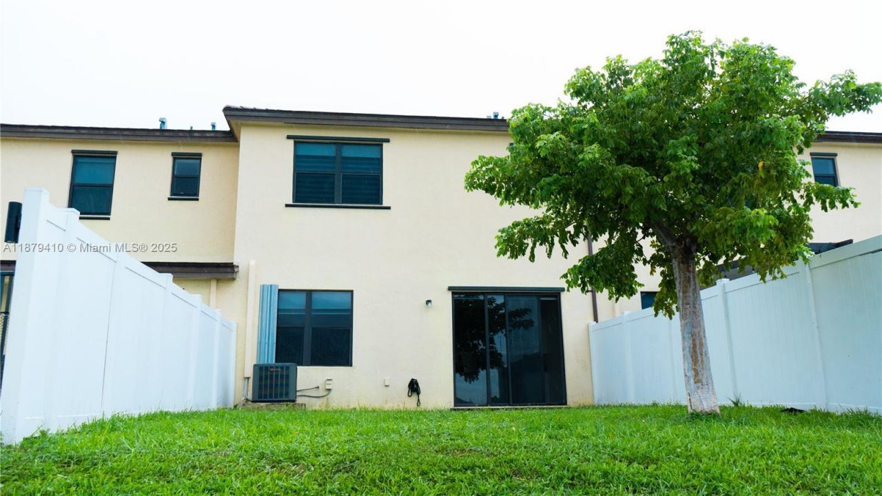 3343 W 100th Ter, Hialeah, FL 33018 Photo