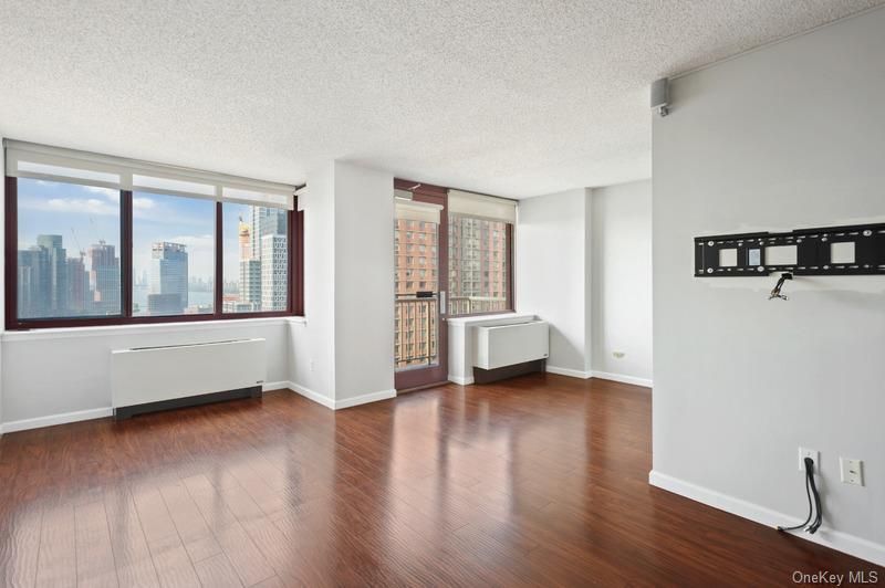 4-74 48th Avenue, Unit 21N, Long Island City, NY 11109 Main Photo