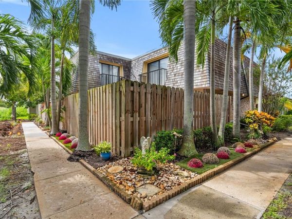 375 S Waverly Place, Unit 1D, Vero Beach, FL 32960