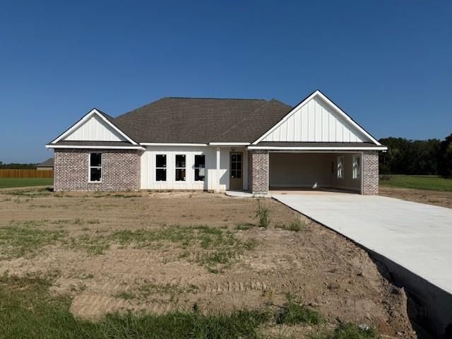 18317 WOLF TRACK Way, Loranger, LA 70446