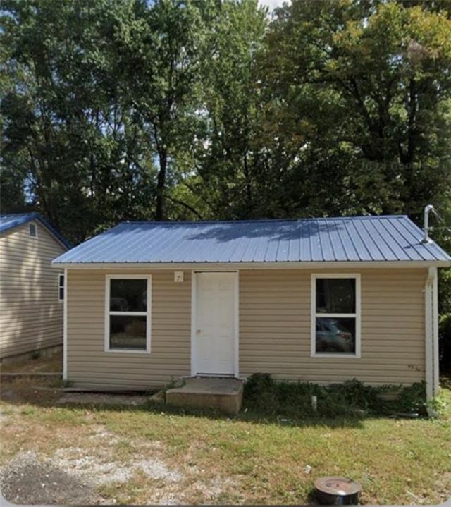 205 & 203 Hughes Street, Windsor, MO 65360 Main Photo