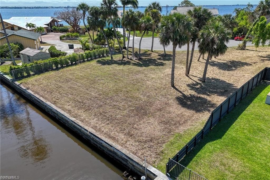 1806 Marina Cir, North Fort Myers, FL 33913 Photo